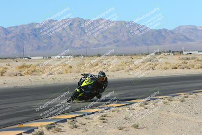 media/Jan-10-2025-CVMA Friday Practice (Fri) [[489e0da257]]/Group 4 and Trackday/Session 2 (Turn 4 Inside)/